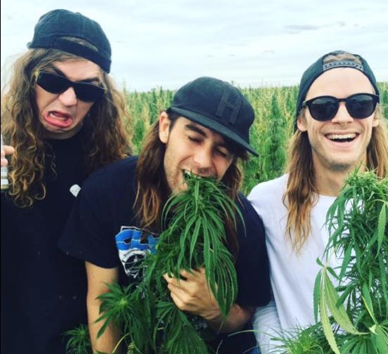 Tonight's the night to Aussie out: <a href="/DZDEATHRAYS/">DZ DEATHRAYS</a> and <a href="/DUNERATSS/">DUNE RATS!</a> are at House of Targ bit.ly/2fJyyTG  <a href="/spectrasonic/">spectrasonic</a>