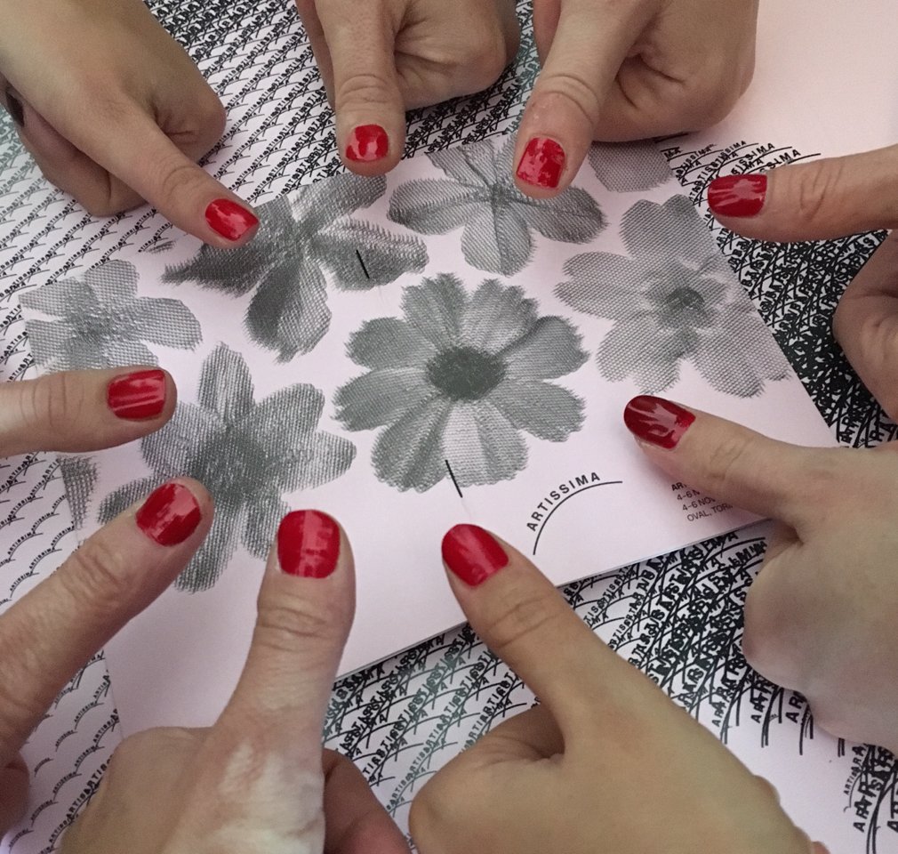 ArtissimaFair's tweet photo. #signitred: indossare un segno per lasciare il segno #artissima sostiene la Giornata internazionale contro la violenza sulle donne 25.11.16 https://t.co/gm9V59CobC