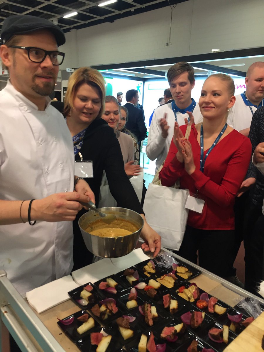 Kyllä, #hammaslääkäripäivät2016 😉, osastollamme tarjolla myös täydellistä pihviä by Medanta Chef Risto Mikkola #medanta #parastyövaate