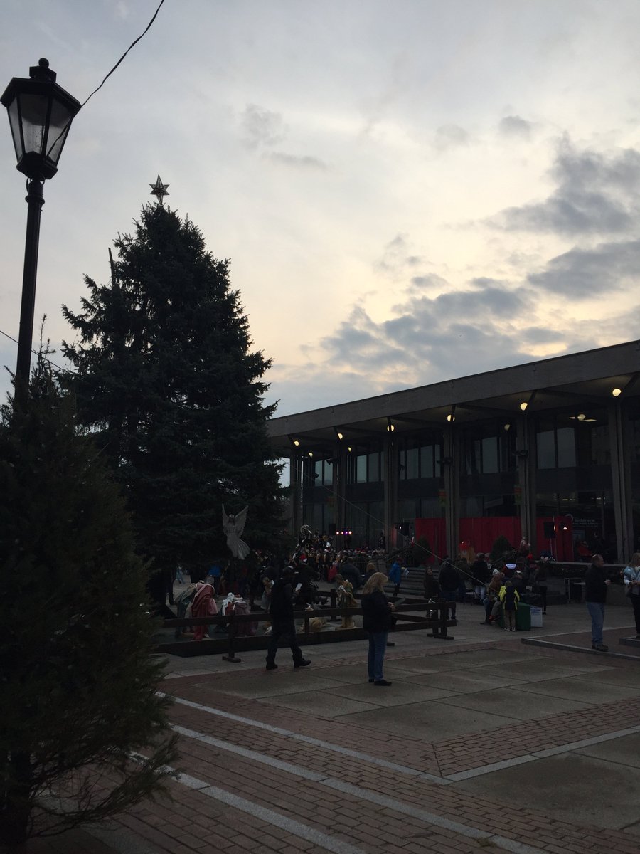 NewBethanyLV's tweet image. We’re getting ready for the can collection at @Beth_Chamber Tree Lighting Ceremony! Come down to Payrow Plaza and join us!🎄❄️