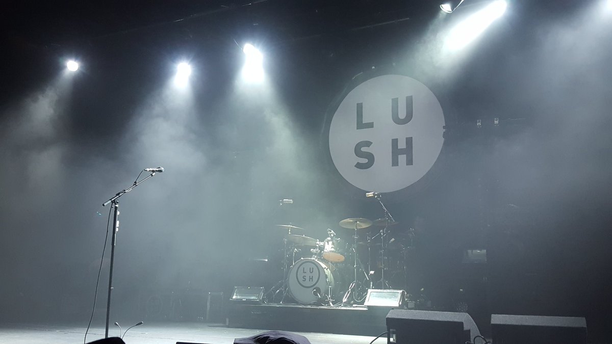 TimSBourne's tweet photo. Think this will get even more emotional in 15 minutes time #lastevershow  @lushbandtweets @MancAcademy https://t.co/PmP5bICiEt