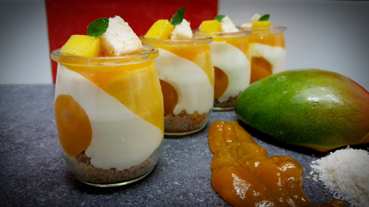 Aquí os presentamos nuestro vasito Solero!!! Mousse de yogurt, cremoso de mango-pasión, gelatina de mango y streuzel de coco!!!