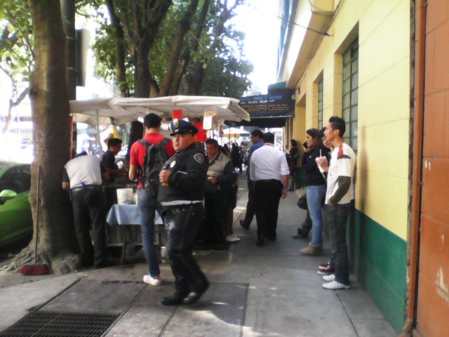 5antaMerlina's tweet photo. Merecen vecinos @lacuauhtemoc vivir en desorden #Ruido, #Ambulantes nuevos @RicardoMonrealA @ManceraMiguelMX @CDHDF? https://t.co/H4lUAUZ8k4