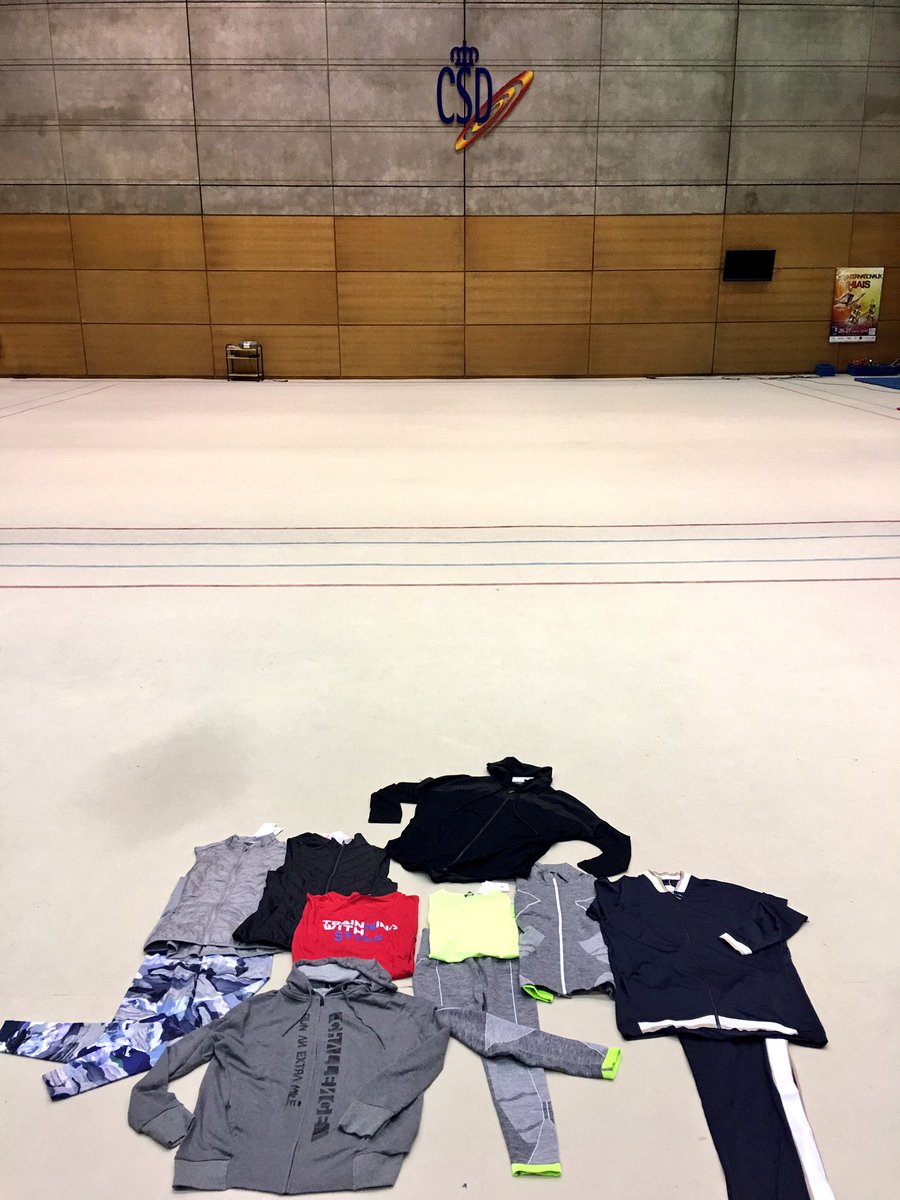 S_bayon's tweet photo. Gran sorpresa hoy de #blackfriday en el #CarMadrid con nuestro patrocinador @Oysho #EntrenadorasOysho #estilo #deporte #equipadas #ideales😜 https://t.co/ItwbioW5Xr