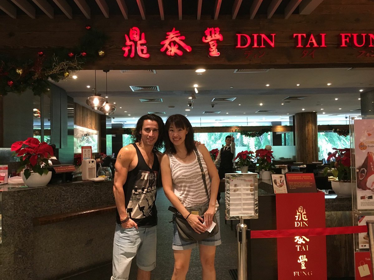 What a great place to eat in Singapore. Delicious!😋😋