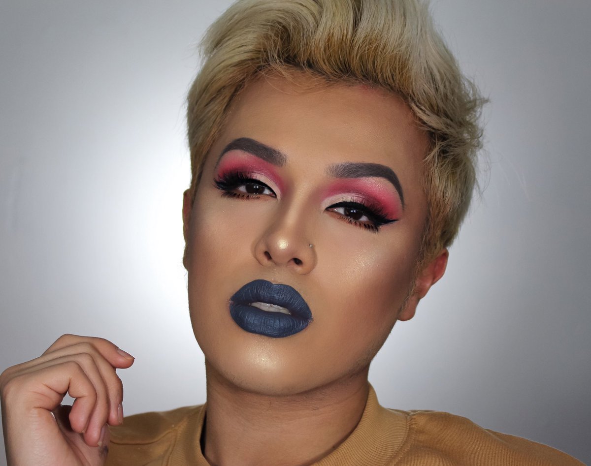 morphinelovemua's tweet image. THERES ALWAYS room for improvement ✨💓
First time I ever wore makeup vs now.
Almost a three year difference...