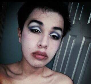 morphinelovemua's tweet image. THERES ALWAYS room for improvement ✨💓
First time I ever wore makeup vs now.
Almost a three year difference...