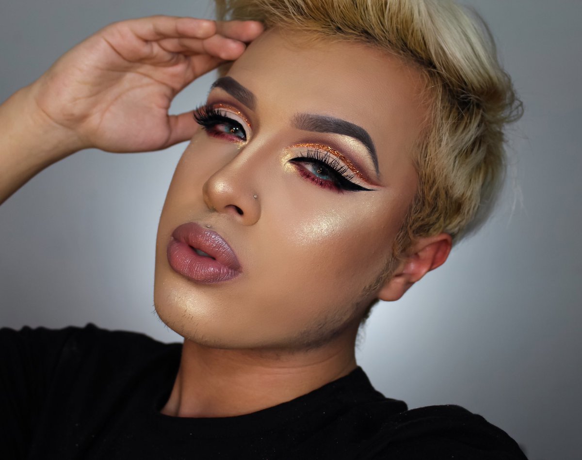 morphinelovemua's tweet image. THERES ALWAYS room for improvement ✨💓
First time I ever wore makeup vs now.
Almost a three year difference...