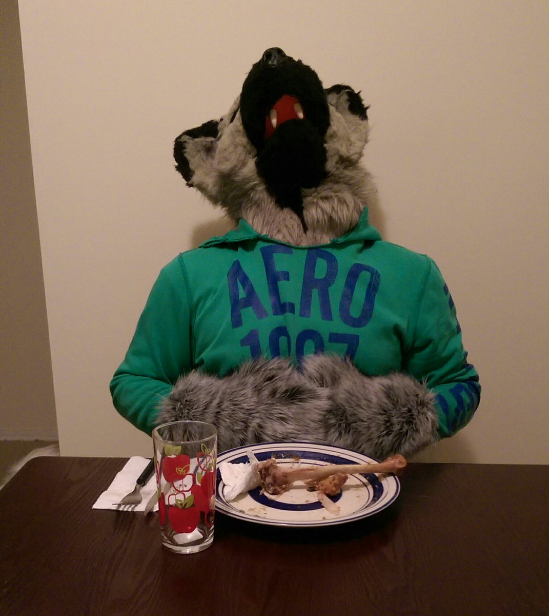 HijinksHyena's tweet photo. This is what happens when you break out the Thanksgiving leftovers the day after Thanksgiving. #FoodComa #GTAWasted https://t.co/ckgSHzN7El