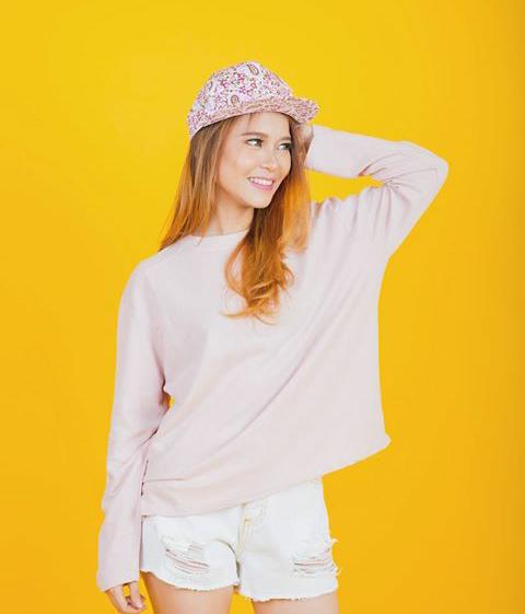 <a href="/LaelovaOFC__/">LAELOVA OFFICIAL</a> Pernah disenyumin ci <a href="/26ElaChiBi/">Laelaahn</a> secara langsung, aku uda seneng min 😍 #LAELOVA1stIMEWA