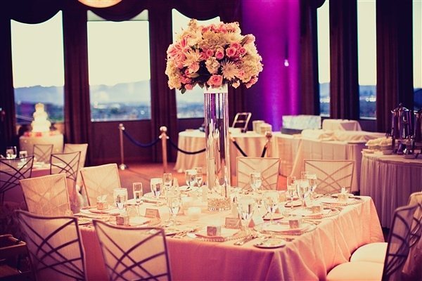 RentMyWedding's tweet photo. Stunning #reception setup with gorg details + accent #uplighting!Β π·: #ElizabethAnneDesigns #J&JPhotography https://t.co/doisZbJdJC