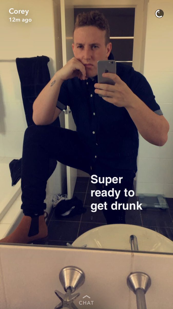 dommdeangelis's tweet photo. When you're feeling yourself and you gotta peep the whole outfit in the picture https://t.co/D5X7SBE6ko
