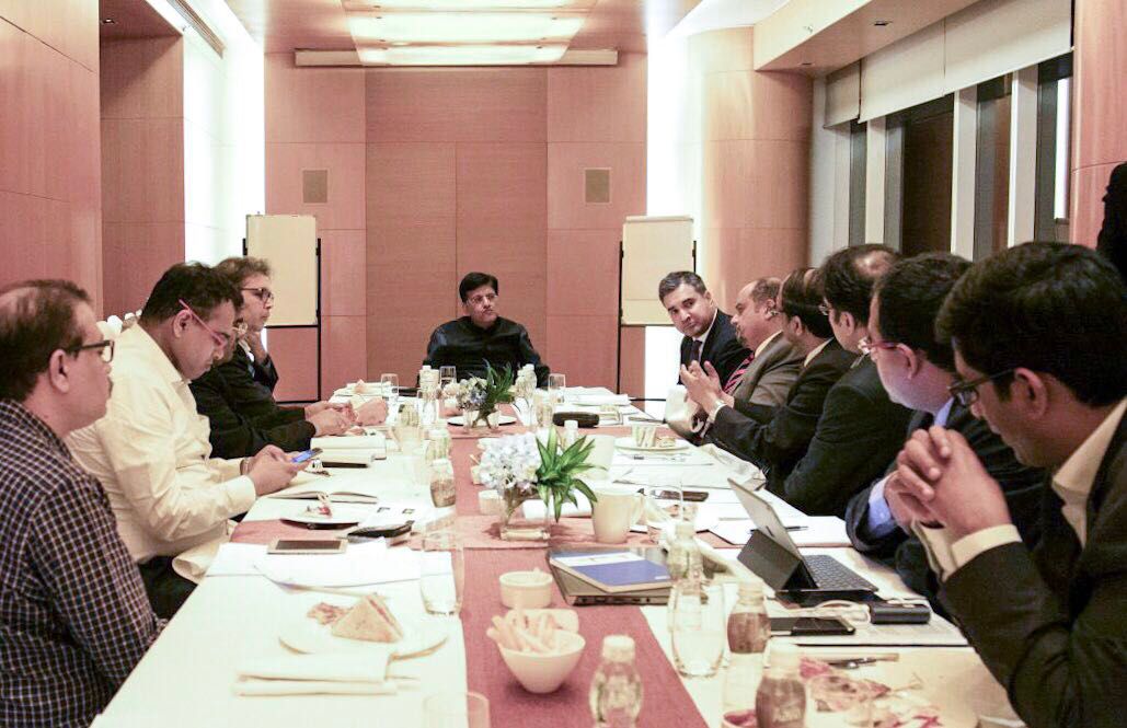 PiyushGoyal's tweet photo. Met Payment Council representatives including card networks, issuers, banks &amp; service providers to accelerate cashless economy. https://t.co/DBIad0vrtr