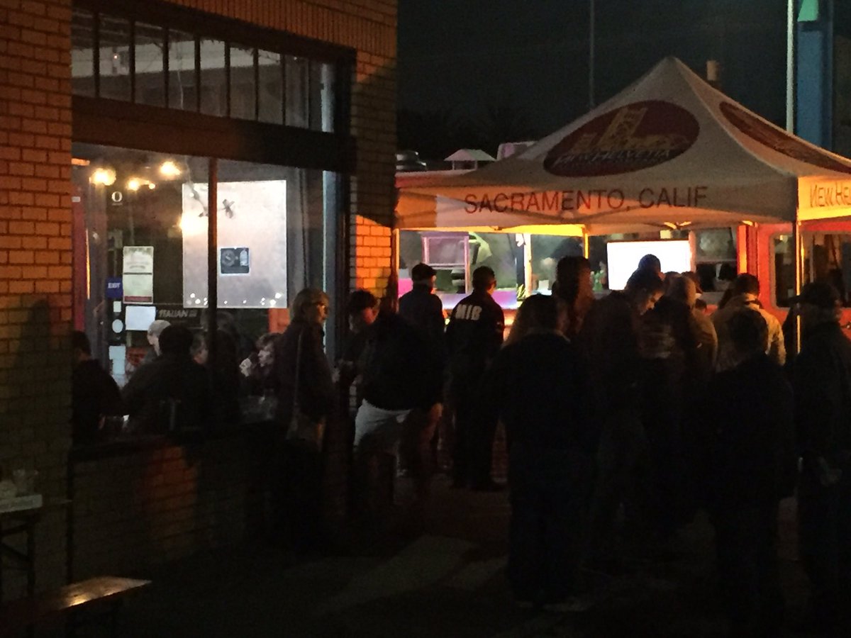 brew_Im_drinkin's tweet photo. Late night @NewHelvetiaBrew 4th anniversary street party. Come join. Have fun. 18th and Broadway @brew_Im_drinkin https://t.co/ciRYW8ZkGg
