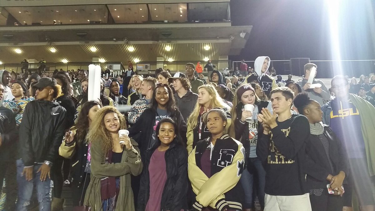 FHSABC_TX's tweet photo. Winn.         0
Foster.       55

1:00 left in 4th quarter
#FalconRoadToState2016 https://t.co/rLySQYrkLt