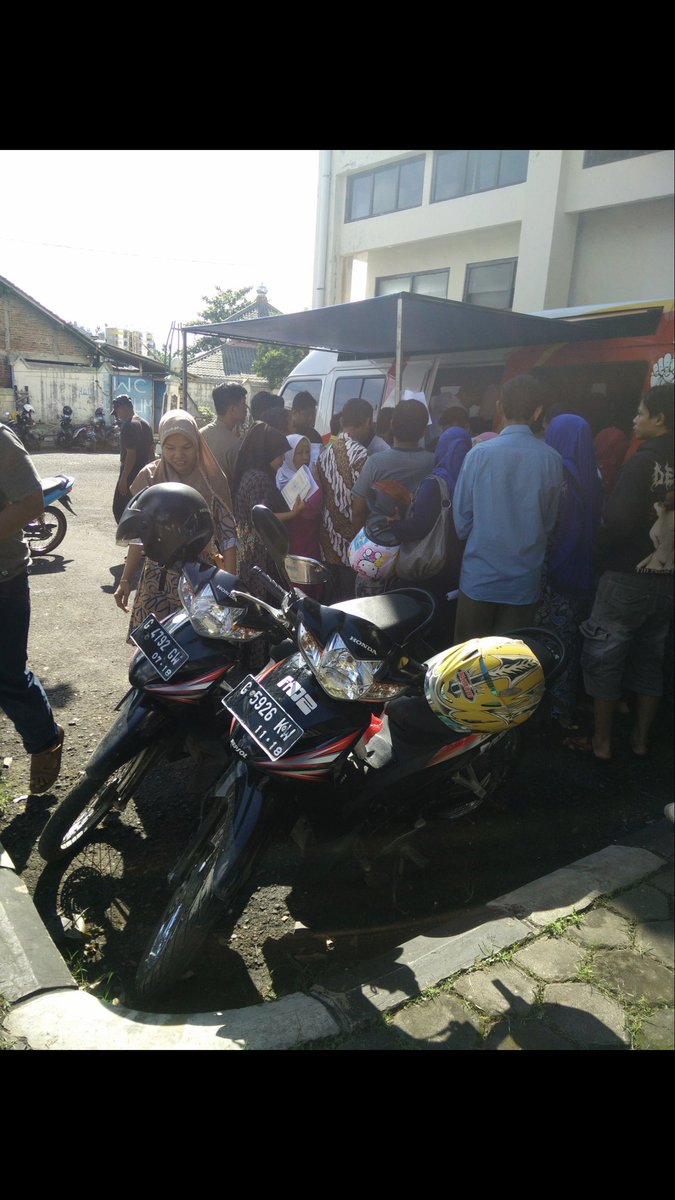 disdukcapil_pml's tweet photo. Plyn JemBol di Terminal Randudongkal #Antusiasme warga yg LUARRR BIASA #Trmksh Camat&para Kades @ganjarpranowo @pakjunaedi @dukcapil_jateng https://t.co/RDGb5ON6fx