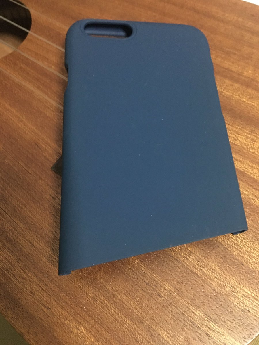 phuongchi's tweet photo. Spending nearly all morning to look for the other half of my fav phone case, hopeless, I couldn't find it. I might have lost it in the cab:( https://t.co/hbGeGwfcVr