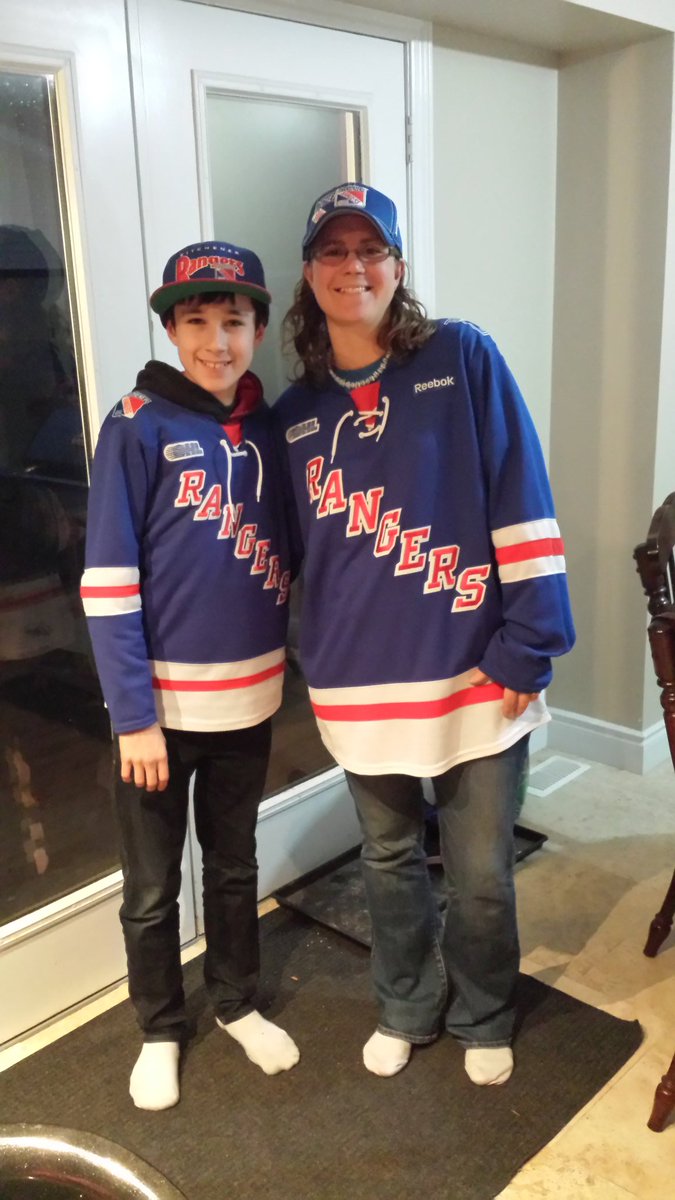RezendeTiffany's tweet photo. Celebrating my aunt's birthday in style! Go Rangers Go!!! @OHLRangers https://t.co/LEFiaYbrvG