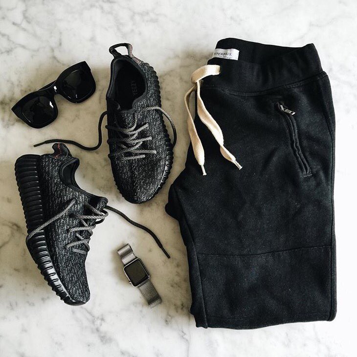 SUCCARRA's tweet photo. Hitting the mall? #SuccarraSuggests sneakers, sweats, and chic sunglasses to stay comfortable while getting all the #BlackFridaydeals https://t.co/8AknXKU7Vo