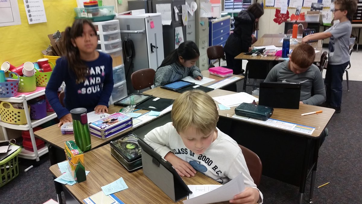 MsThompsonsRoom's tweet photo. Fluency practice on iPad with #voicerecordpro in reading groups. Accuracy is our goal! #TTSDlearn https://t.co/u77Fygc7SL