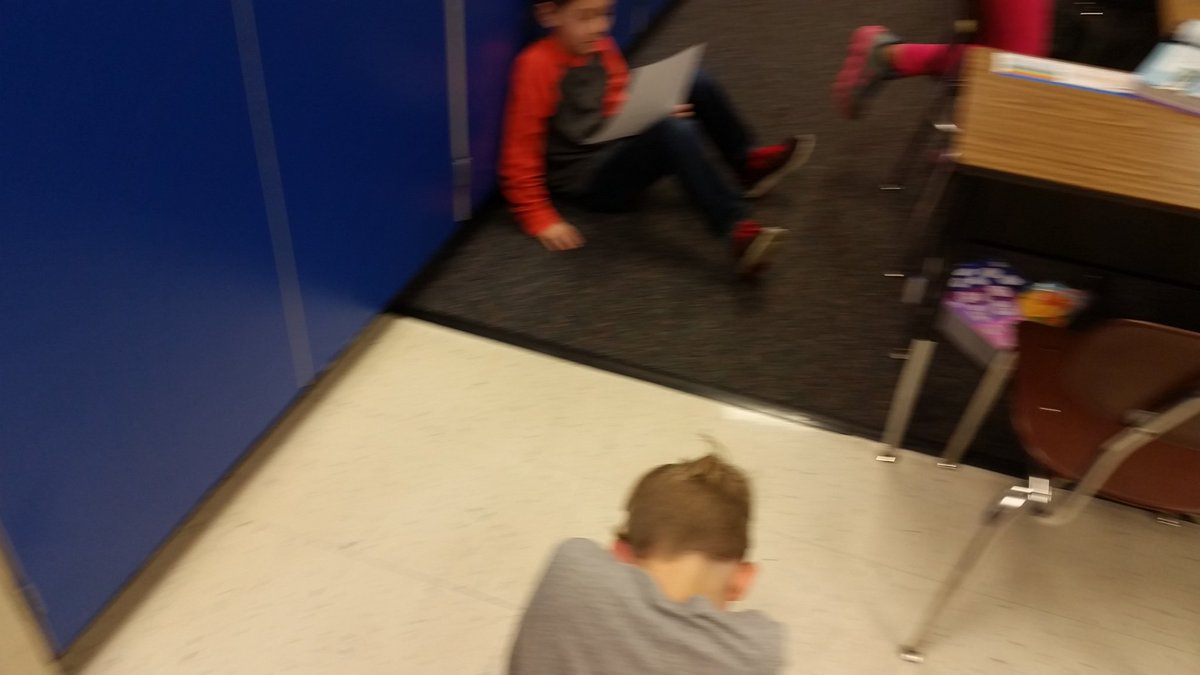 MsThompsonsRoom's tweet photo. Fluency practice on iPad with #voicerecordpro in reading groups. Accuracy is our goal! #TTSDlearn https://t.co/u77Fygc7SL