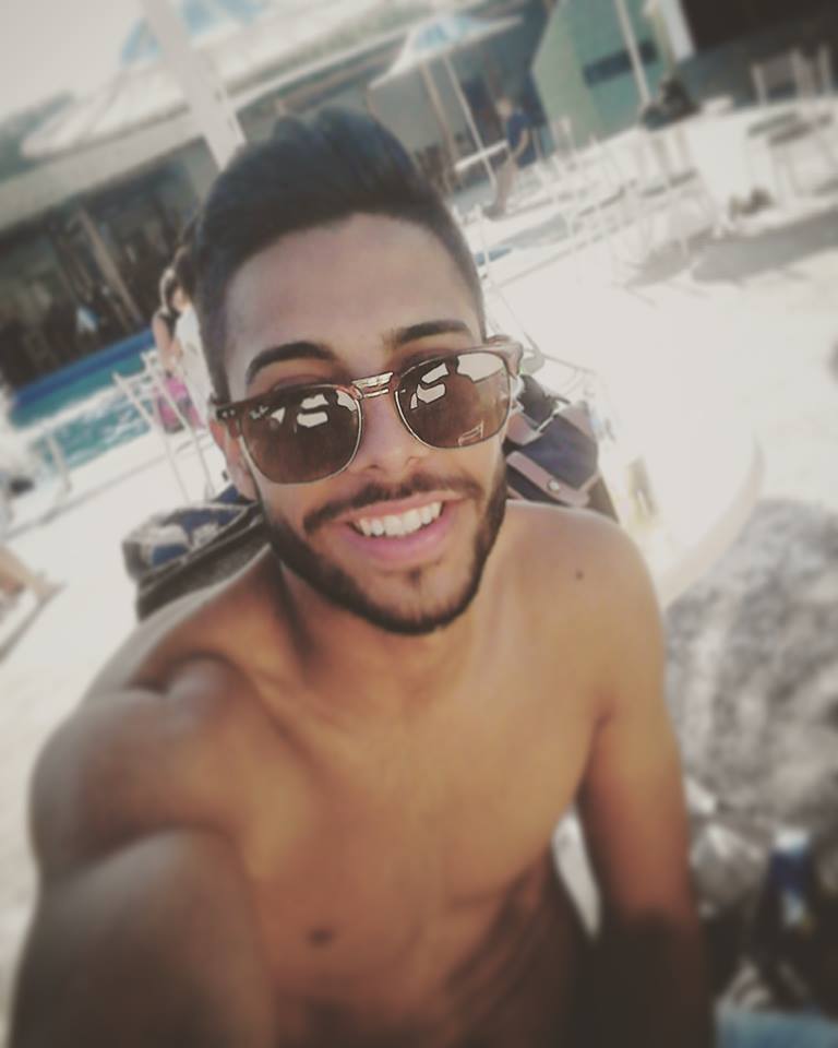 chuito97's tweet photo. #piscine #SIGUEMEYTESIGO #ASeguirseTodoElMundo  #ViernesDeGanarSeguidores #Smile #FelizNoche  ♥☺ https://t.co/RK1E6NP5m2