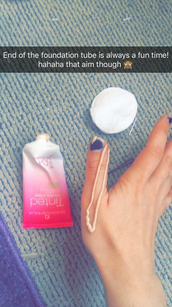 OpheliaVileMFC's tweet photo. Hahaha so yeah my foundation jizzed on me #makeuptroubles https://t.co/ZOxXAIPwqO