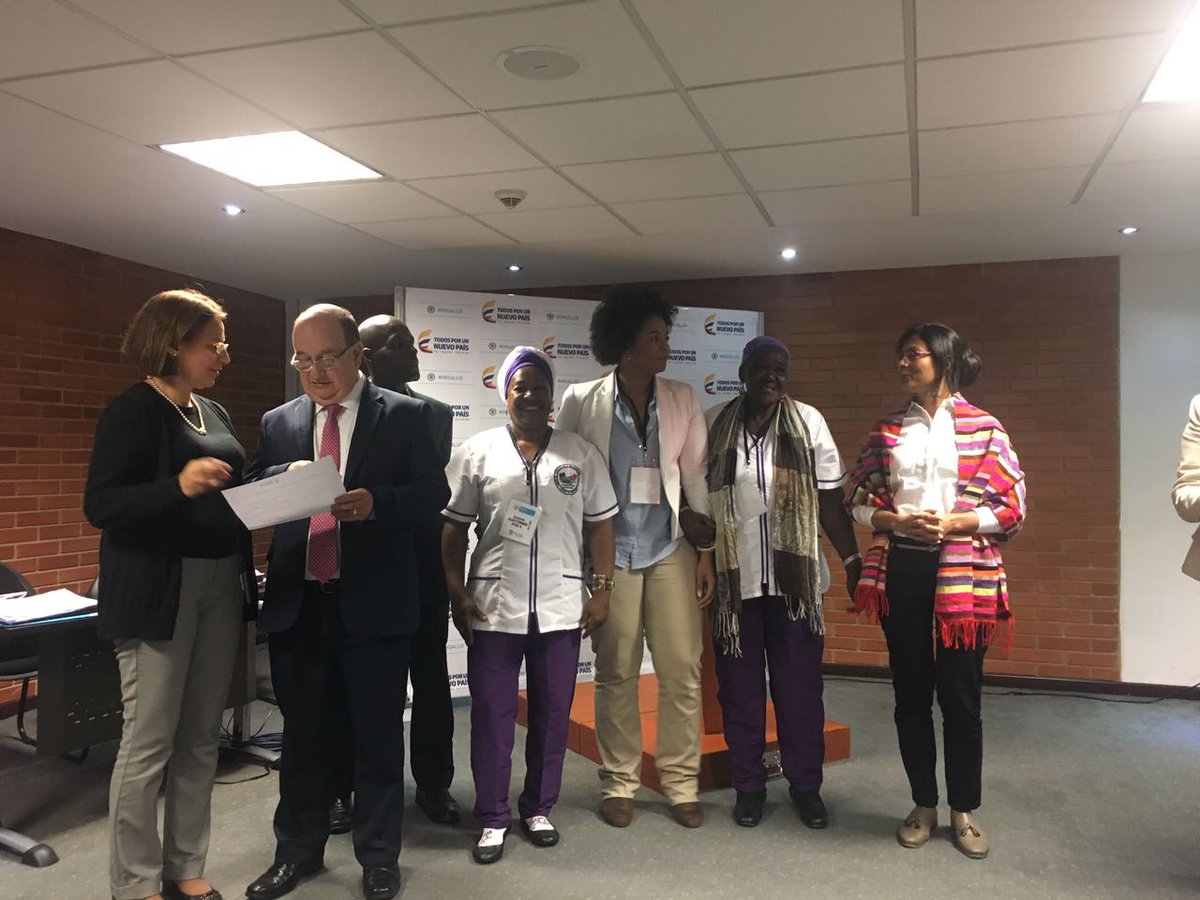 MinSaludCol's tweet photo. ViceSalud Luis Fdo Correa en experiencias de humanización de la atención materno infantil con parteras del Pacífico colombiano. https://t.co/1hcyoL37bZ