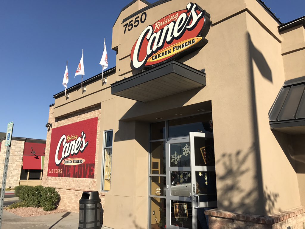 saab007's tweet photo. Late lunch w/ @jenhendds at @Raising_Canes, 7550 Las Vegas Blvd S, Las Vegas, NV #JRHandmeLAS2016 https://t.co/E2QkjvJxJ1