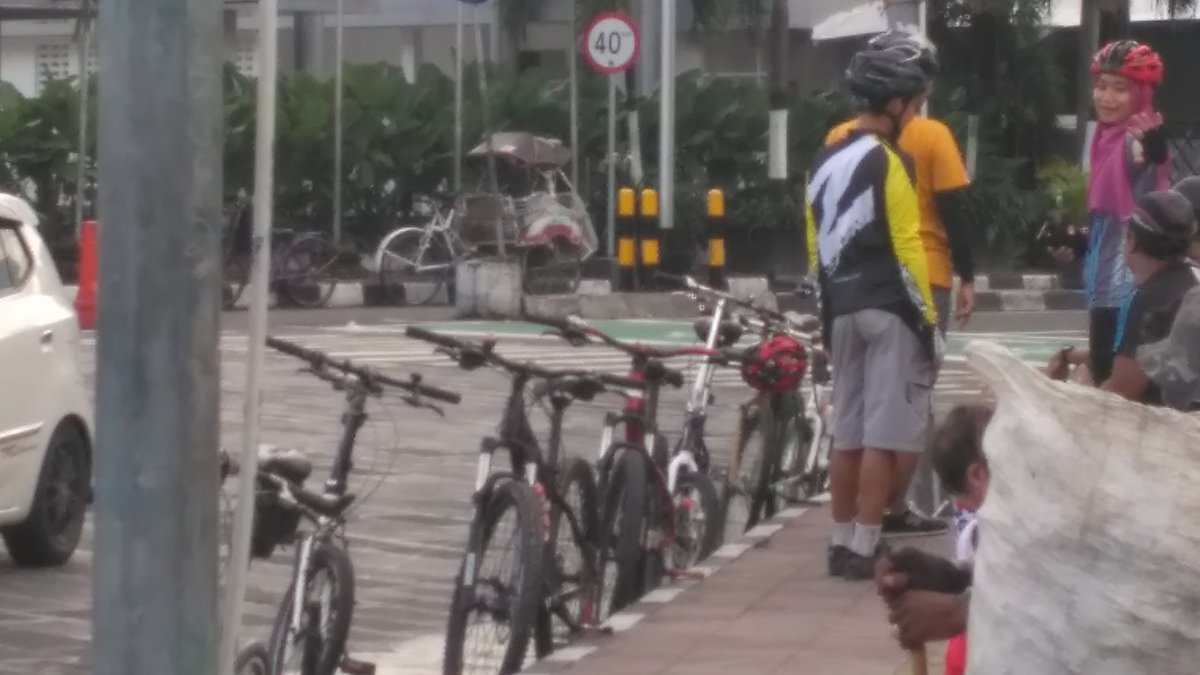 Liat beberapa teman <a href="/Jogjafoldbike/">Jogja Folding Bike</a> di Tugu 😀😀