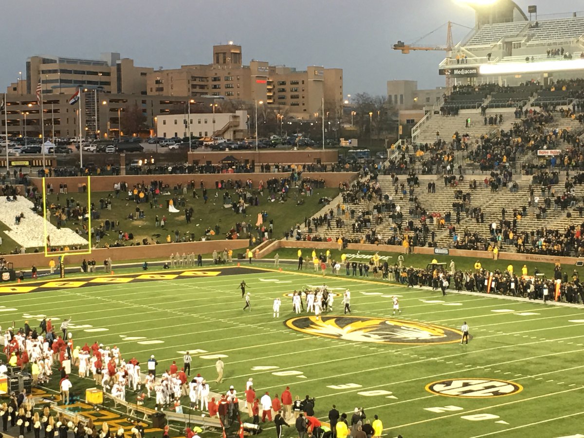kytv's tweet photo. Final: Mizzou upsets Arkansas 28-24. Hogs scorlesss in 2nd half. Mizzou scored final 21 points. #BattleLineTrophy https://t.co/ZCR2LwRJhT
