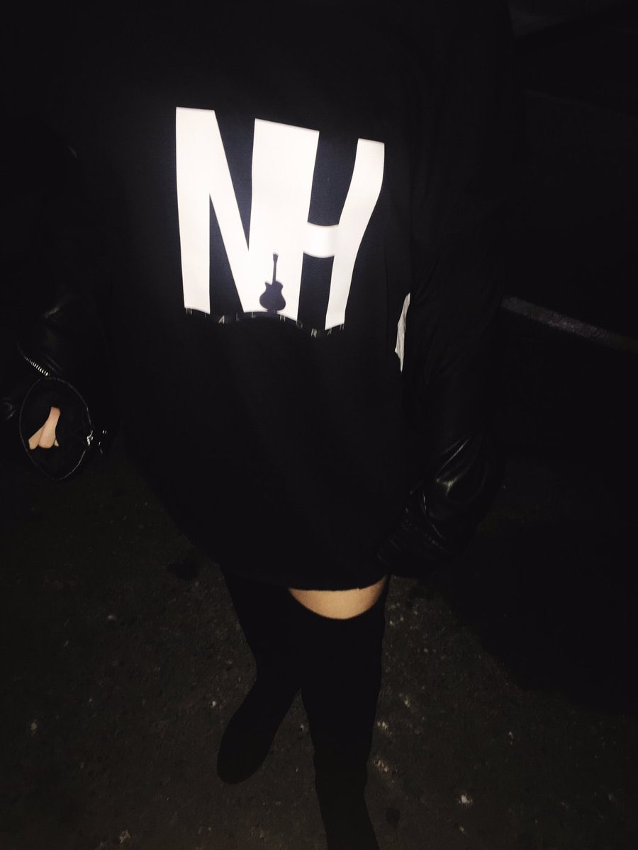 NJHNEWS's tweet photo. Amazing Niall merch made by @aveclouis #StreamThisTown
#MTVStarsNiallHoran https://t.co/TuKTv9kIsm