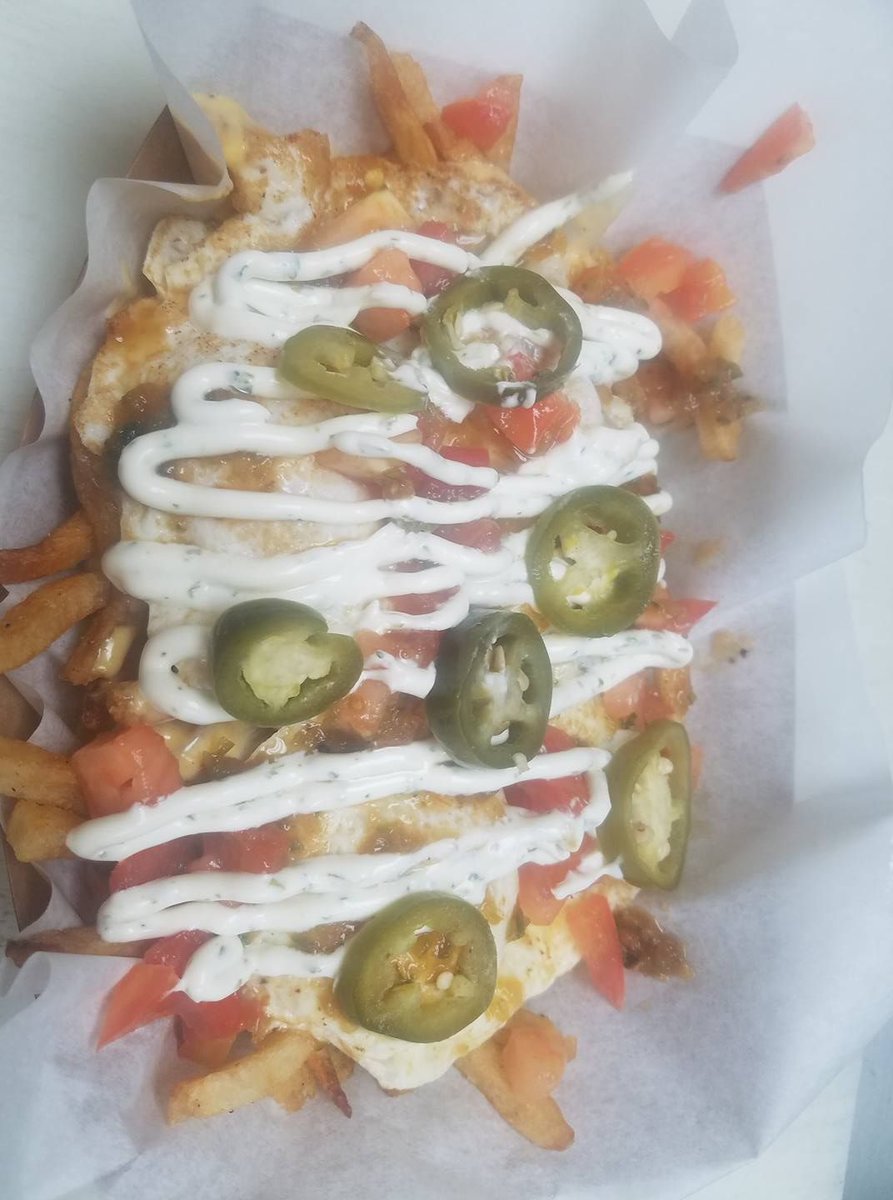 941dine's tweet photo. Smoked meat &amp; catfish, fried chicken, burgers &amp; dogs. Delivery from Dixie Express is great! https://t.co/s5EumLDG9W #hawaii #honolulu #oahu https://t.co/W2rZibREax