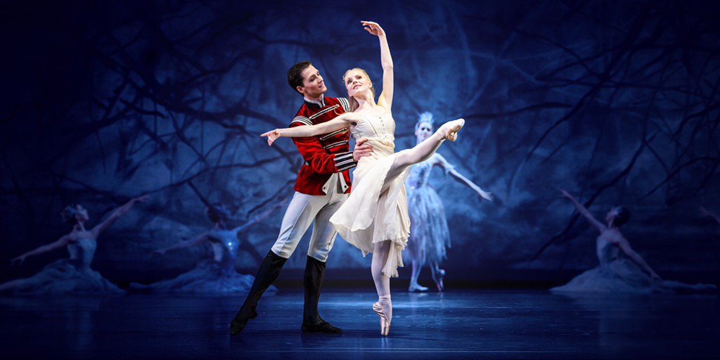 WhatsOnBrum's tweet photo. TONIGHT! The Nutcracker was utterly thrilling &amp; what a treat to be singing happy 90th birthday to the man himself! https://t.co/AWcqDJKASU