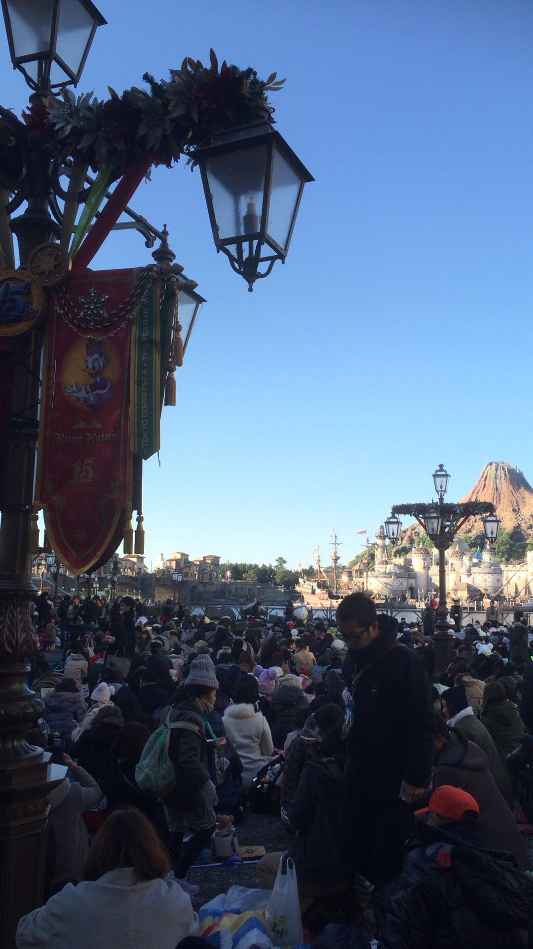 O Xrhsths Ema 夫婦でディズニーdvc Wdw年パス Sto Twitter ミキヒロは壊滅的に混雑 Tds Now Tdr Now ディズニーシー 混雑 クリスマス Disneysea Disney パフェクリ ミキ広場 T Co Wq63ytlv7y Twitter