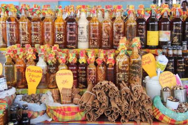 ThinkKreyol's tweet photo. Tu ne connais pas la place du marché central ?! 

Tu peux retrouver beaucoup de produits locaux: des épices, des punchs en tout genre... https://t.co/7so4AxTXmq