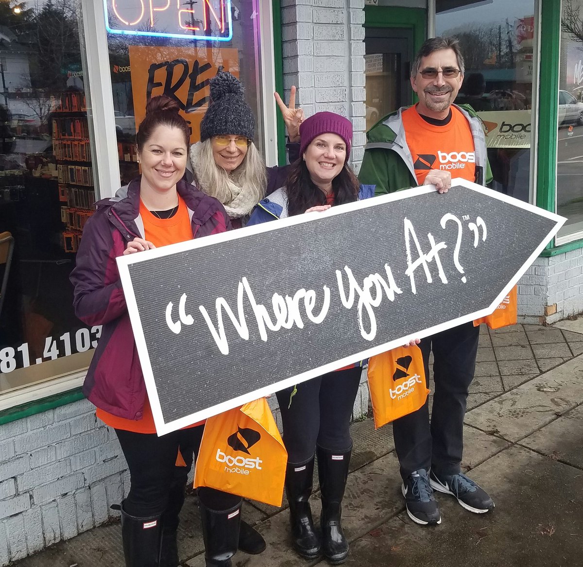 DerrekDurham's tweet photo. ORANGE FRIDAY EVENTS AT PBR SIMPLE WIRELESS MLK AND VANCOUVER!!!

@Katie_SPG https://t.co/gTSjkWTS2g