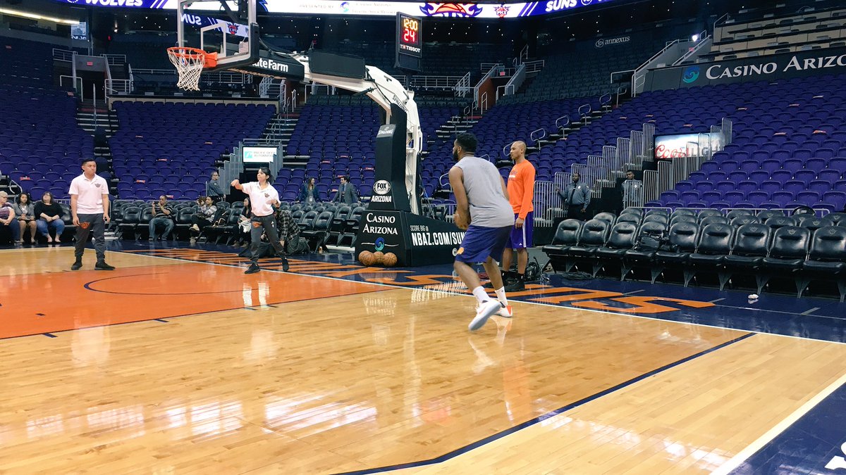 Suns's tweet photo. Sauce in motion. 

#TooMuchSauce https://t.co/jSEduTYGFl