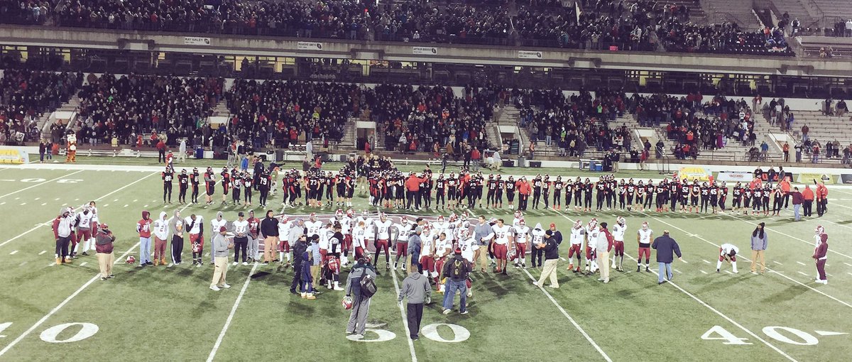 MaryJaneDaum's tweet photo. Very proud of our @Trinity_Titans - it was an exciting ride. Thanks for an amazing season! #TitanPride #TITANSvsTIGERS #StateChampionship https://t.co/3MkIKNLe7i