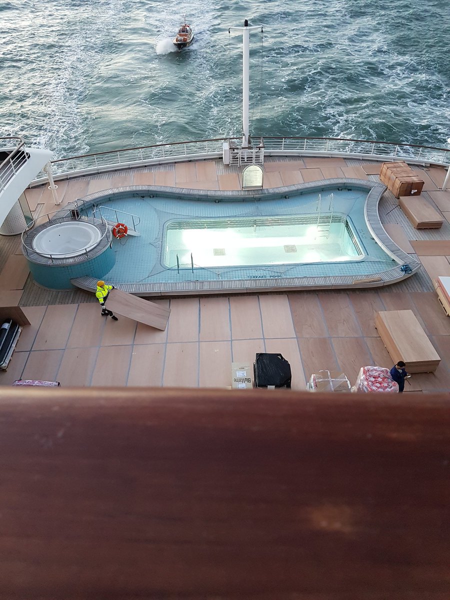 JacksonTiling's tweet image. Let's see what we can do with this batterd old pool of ugly tiles