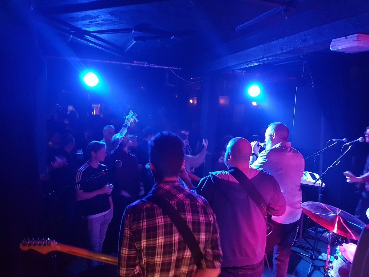 The Hallions givin' er ding dust!