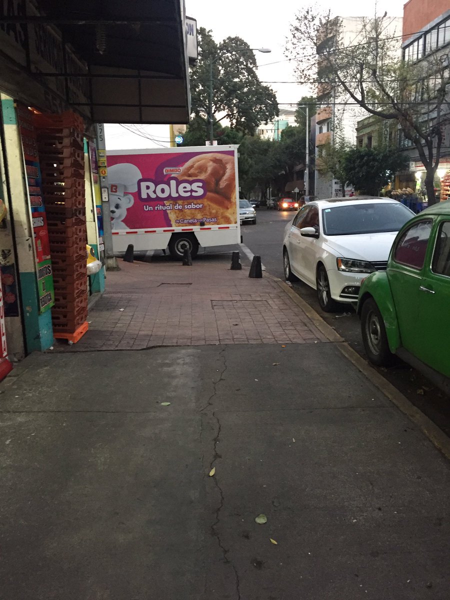 marianirrirris's tweet photo. @BimboMx placas LB29018 estacionado en el@paso para minusválidos @NacoVial en @ColoniaEscandon https://t.co/2ei0rrREht