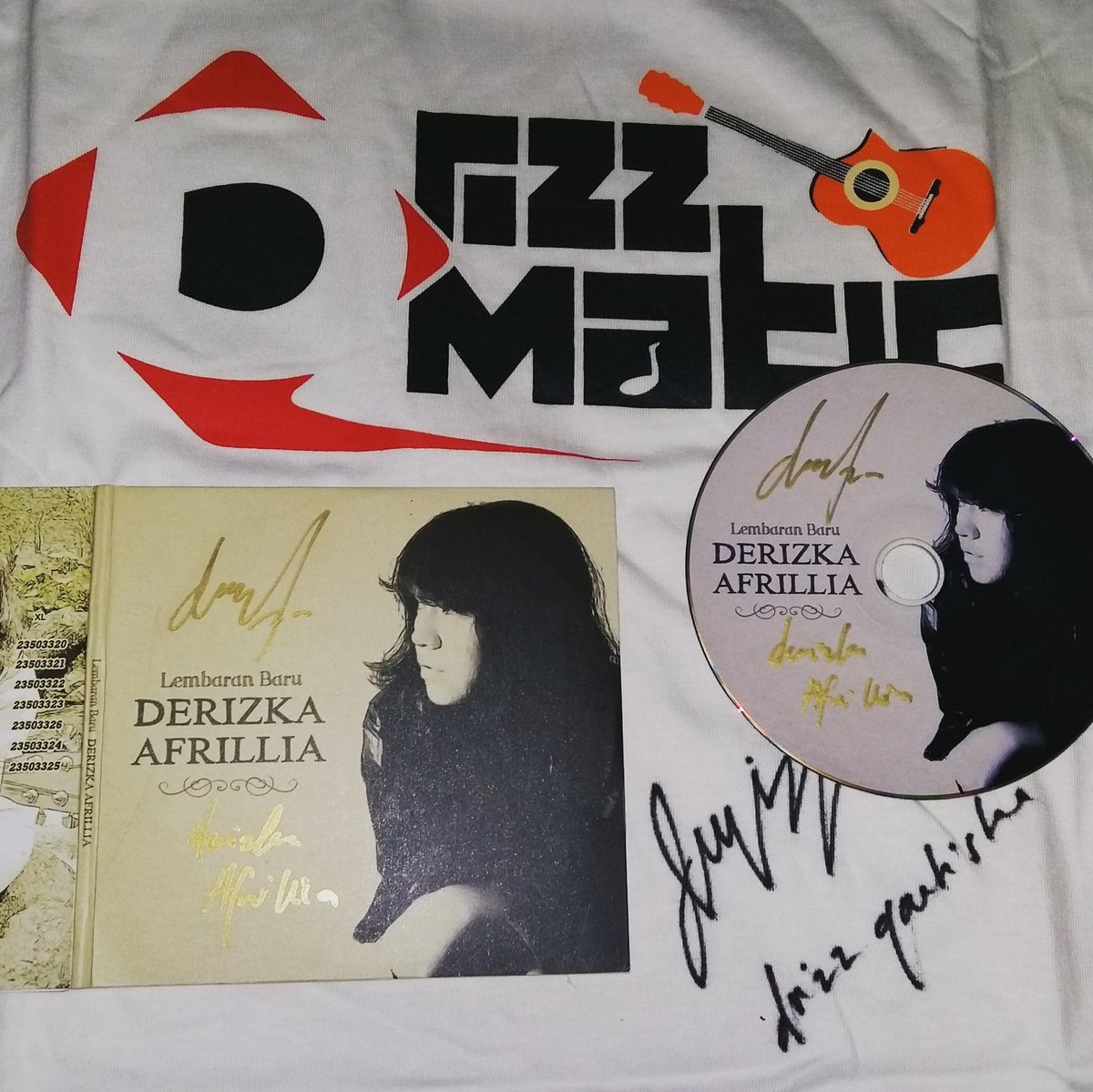 DrizzG_Lover's tweet photo. A perfect match @drizzgautisha #AlbumLembaranBaru and #Drizzmatic jersey and signed https://t.co/XP7IeGRgpj
