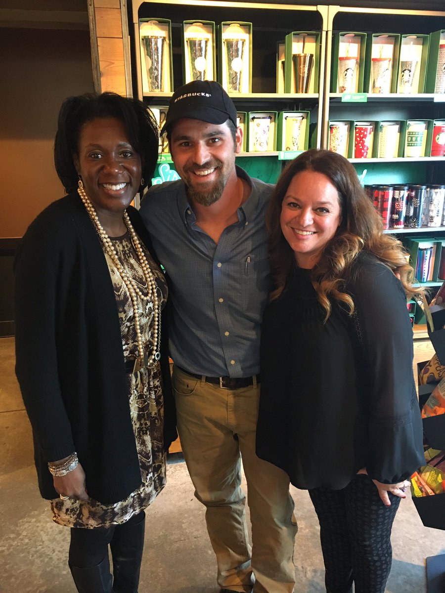 Thanks Frank &amp; Frankford/190 Team for elevating customer experience, well done👍🏼 <a href="/starbucksprtnrs/">Starbucks Partners</a> <a href="/tomfergusonla/">tom ferguson</a>