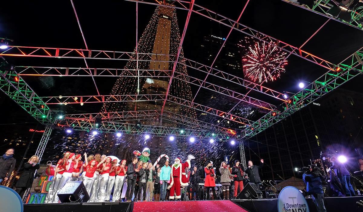 brianltabor's tweet photo. A cool memory singing at #CircleOfLights in 2014 in #Indianapolis with the team from @mpccgreenwood Photo By @williamsrx #MerryChristmas https://t.co/Ypjw8tZkZq
