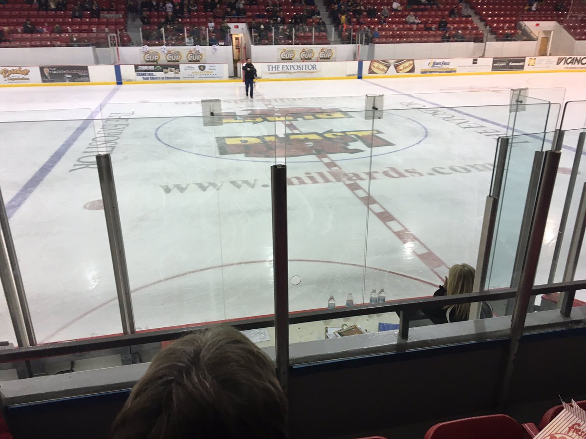 OntWildlife's tweet photo. We are with the @99ershockey novice select team watching the @BrantfordBlast #goblastgo https://t.co/eul19YRaMr
