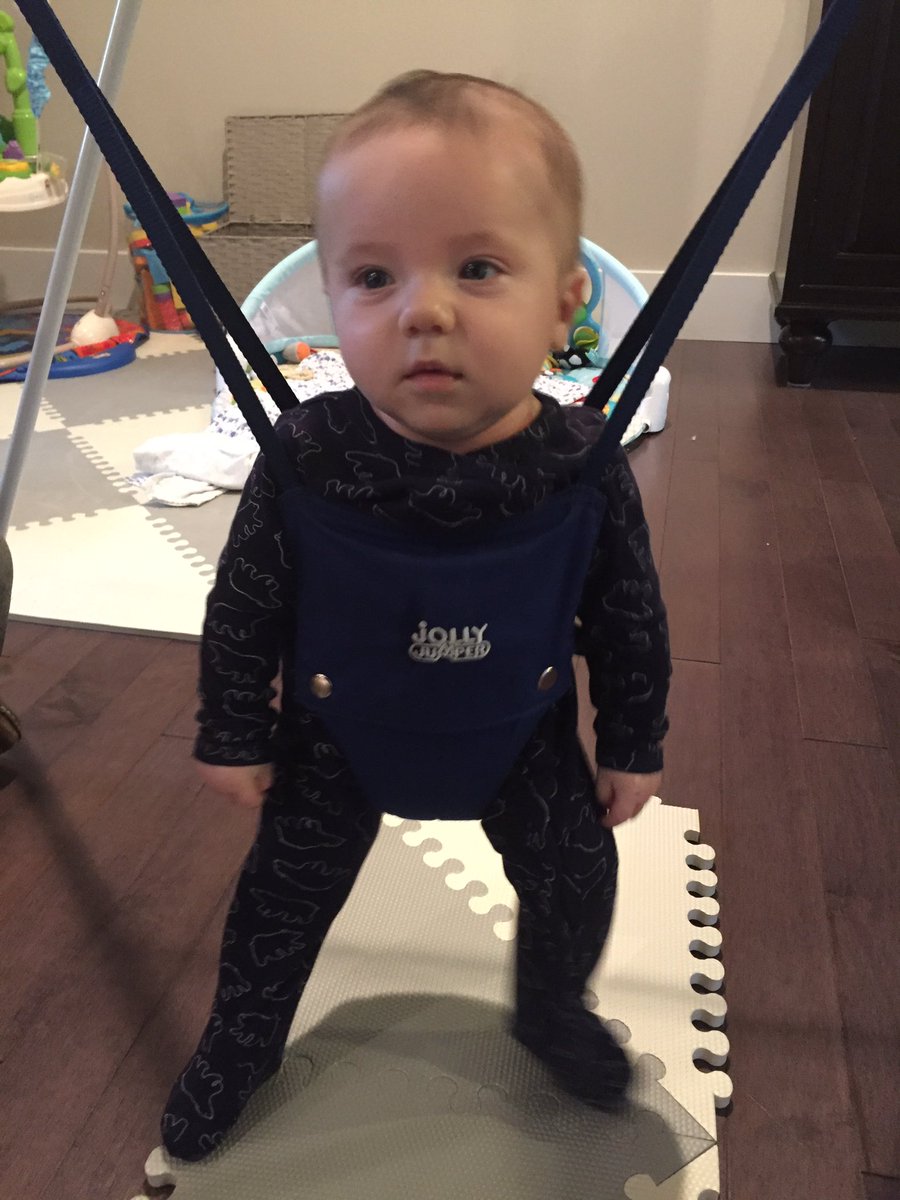 derekchyz's tweet photo. #notsojollyjumper https://t.co/QaOxaSIpOg