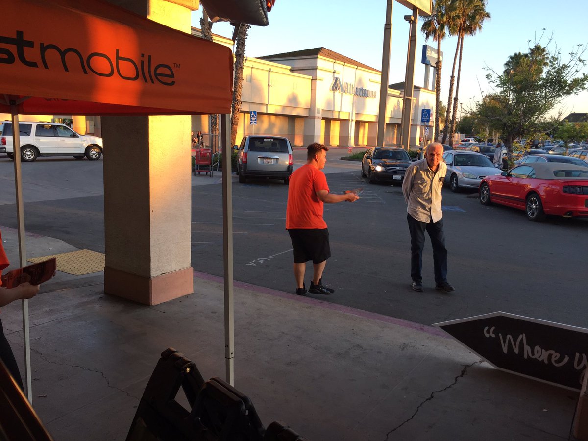 PaTwRiK_FBA's tweet photo. Stop!  We're trying to save you $$$!  #unhookd #whereyouat #orangefriday @LMJoseToro @Alicia_SPG SHP Spring Valley https://t.co/TorNHtIGwF