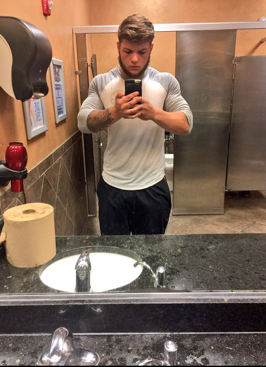 FettyGainz's tweet image. I&apos;m still ugly, just got some muscles now #DubChallenge