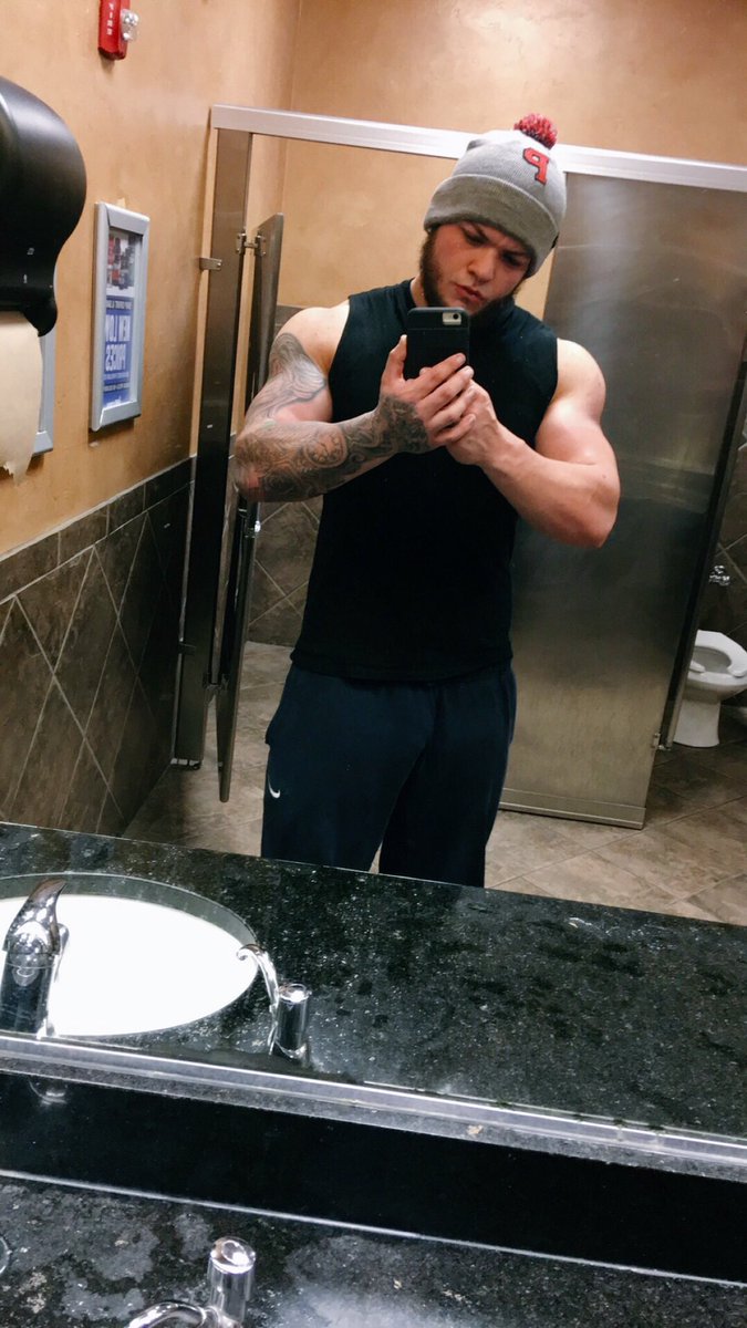 FettyGainz's tweet image. I&apos;m still ugly, just got some muscles now #DubChallenge